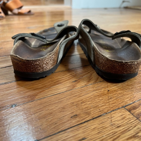 Birkenstock tan suede Gizah sandal in VGUC size 36 comfy and soft - Picture 5 of 13